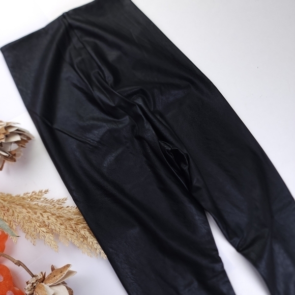 Commando Faux Leather Shapewear Control Leggings - Picture 4 of 12